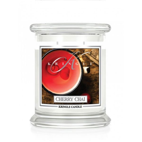 Kringle candle średnia świeca zapachowa z dwoma knotami cherry chai 411g